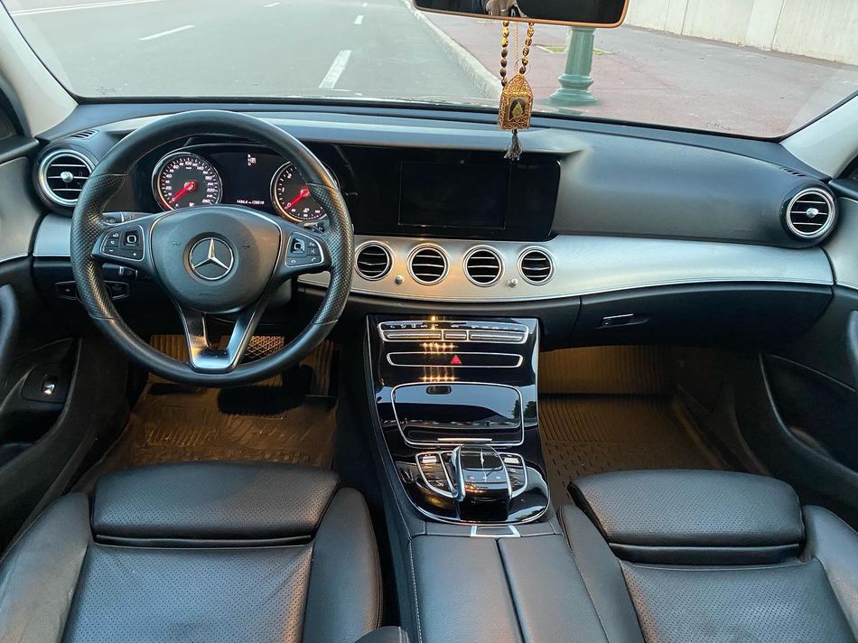 Mercedes E-Class of Positano Limo Service, photo 5